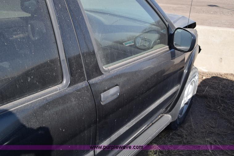 image for item K4403 2001 Nissan Pathfinder SUV