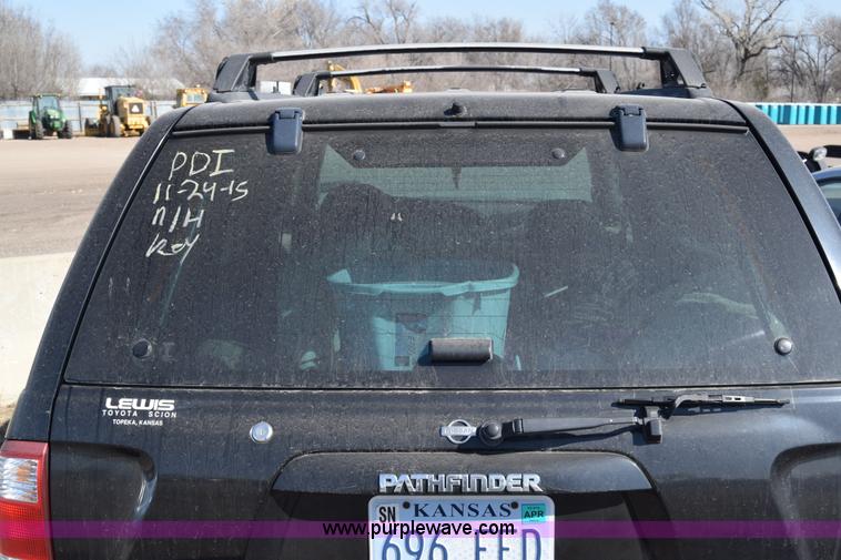 image for item K4403 2001 Nissan Pathfinder SUV