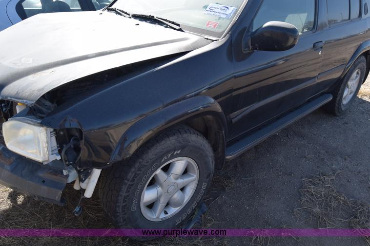 image for item K4403 2001 Nissan Pathfinder SUV