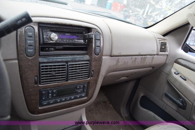 image for item K4825 2002 Ford Explorer Eddie Bauer SUV