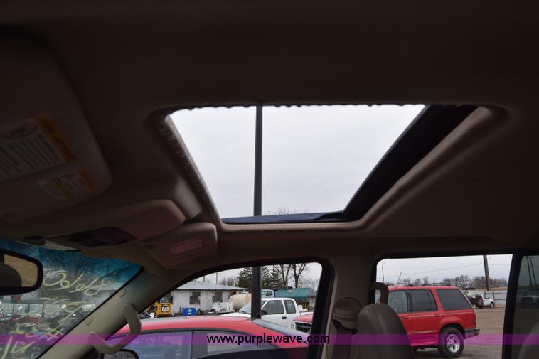 image for item K4825 2002 Ford Explorer Eddie Bauer SUV