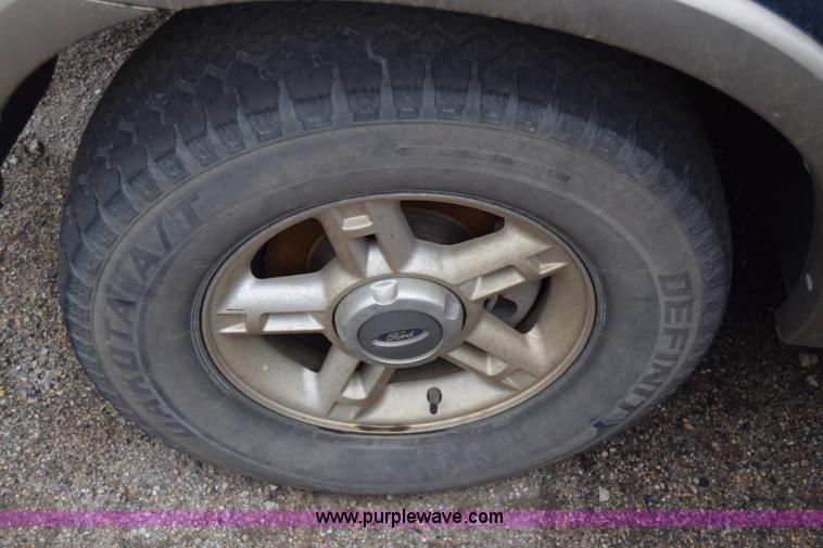 image for item K4825 2002 Ford Explorer Eddie Bauer SUV