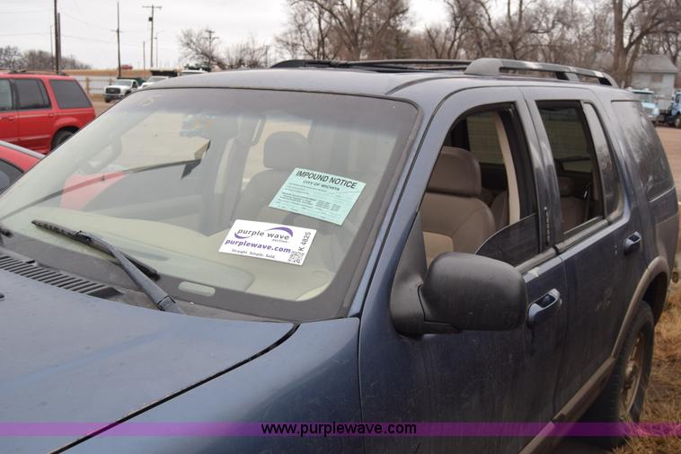 image for item K4825 2002 Ford Explorer Eddie Bauer SUV