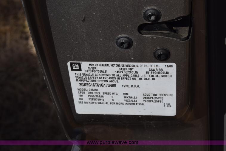 image for item K8275 2001 GMC Yukon SUV