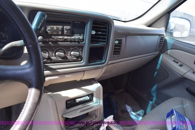 image for item K8275 2001 GMC Yukon SUV