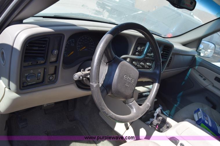 image for item K8275 2001 GMC Yukon SUV