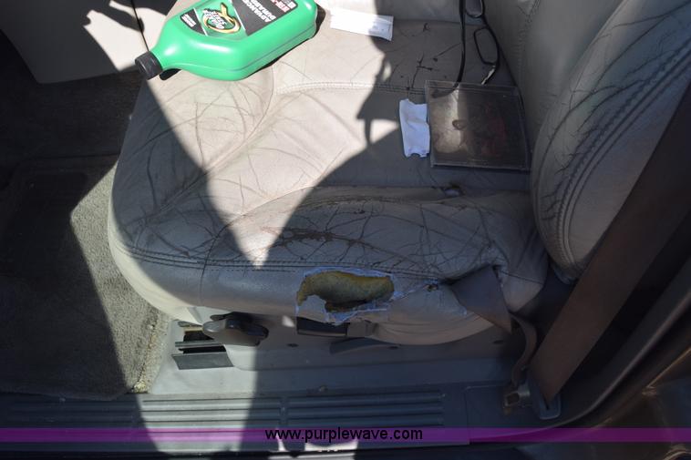 image for item K8275 2001 GMC Yukon SUV