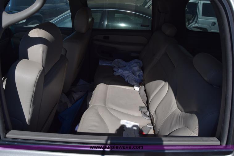 image for item K8275 2001 GMC Yukon SUV