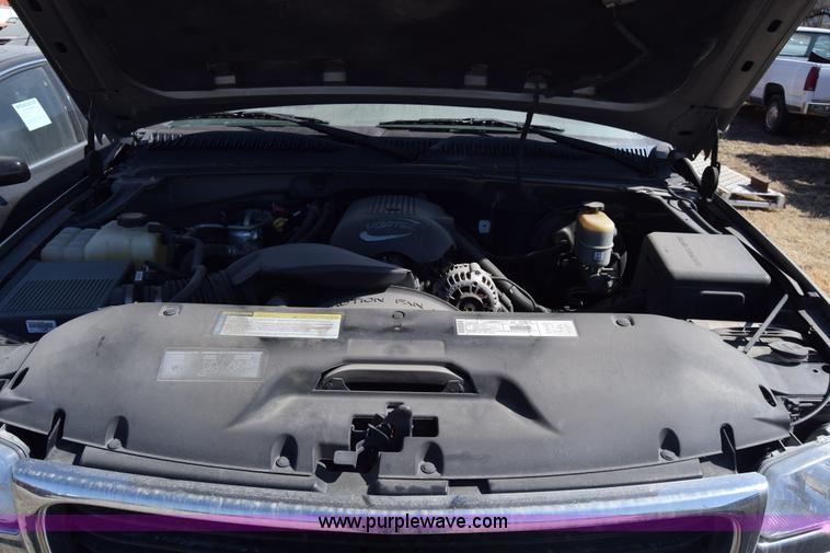 image for item K8275 2001 GMC Yukon SUV