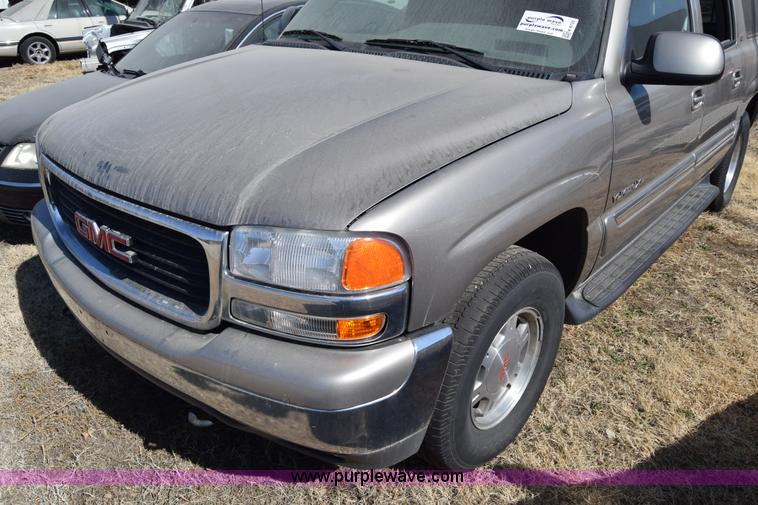 image for item K8275 2001 GMC Yukon SUV