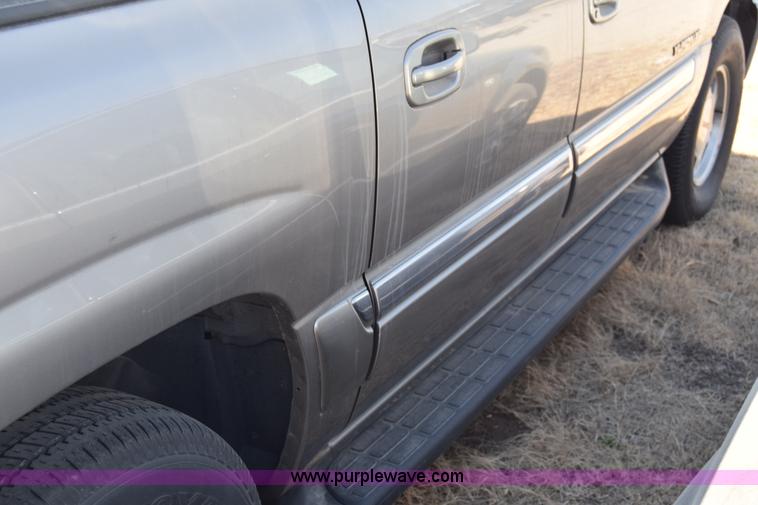 image for item K8275 2001 GMC Yukon SUV
