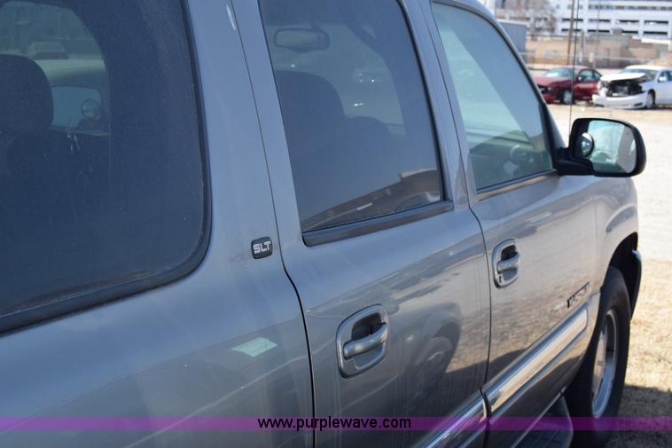 image for item K8275 2001 GMC Yukon SUV