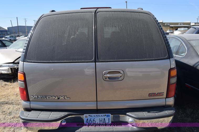 image for item K8275 2001 GMC Yukon SUV