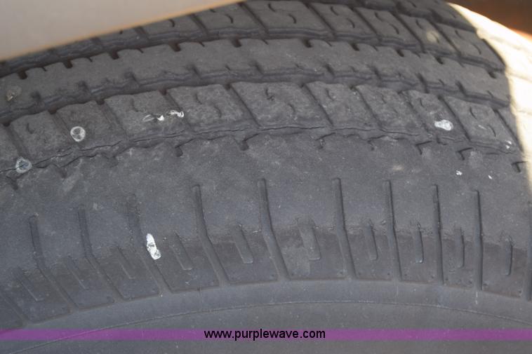 image for item K8275 2001 GMC Yukon SUV