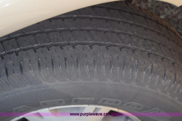 image for item K8275 2001 GMC Yukon SUV