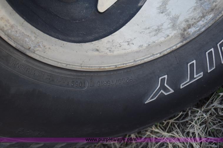 image for item K8275 2001 GMC Yukon SUV