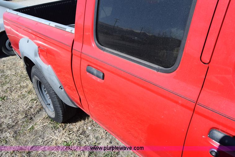 image for item K8278 2002 Nissan Frontier pickup