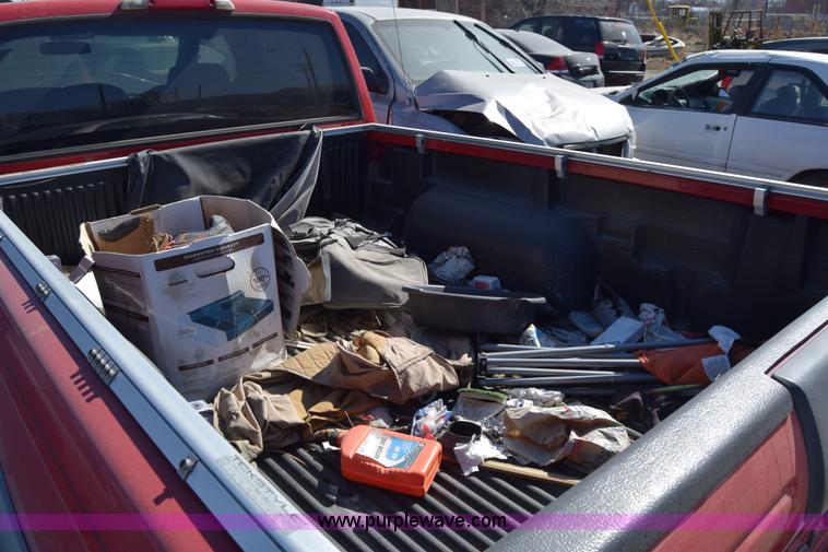 image for item K8278 2002 Nissan Frontier pickup