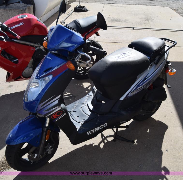 image for item K8714 2015 Kymco Agility scooter