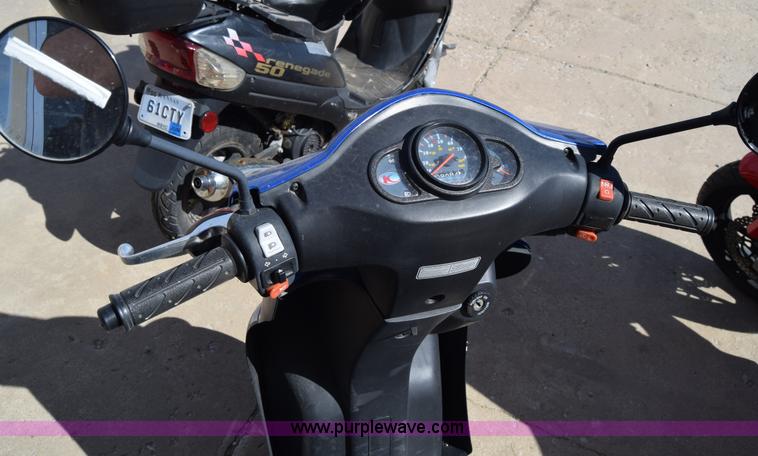 image for item K8714 2015 Kymco Agility scooter