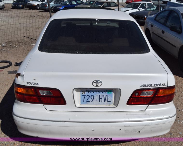 image for item K8718 1999 Toyota Avalon