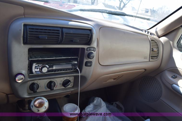 image for item K8731 2001 Ford Explorer Sport SUV