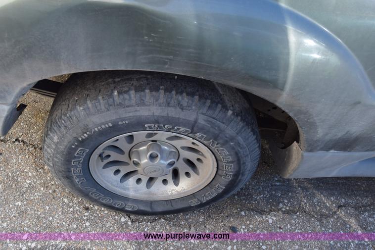 image for item K8731 2001 Ford Explorer Sport SUV