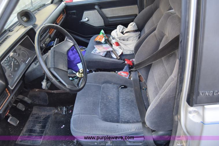 image for item K8732 1984 Nissan Pickup