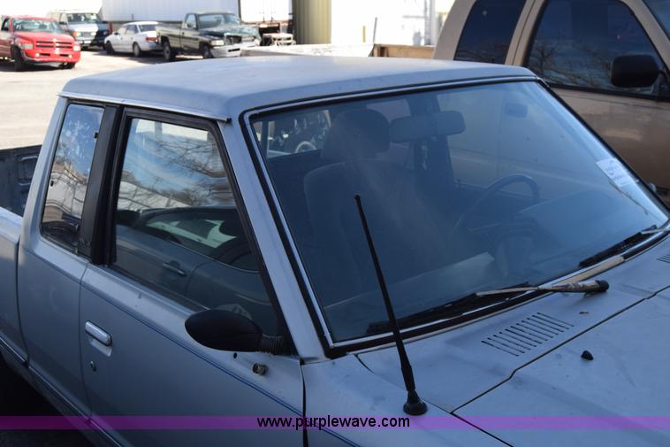 image for item K8732 1984 Nissan Pickup