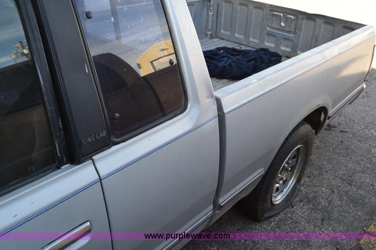 image for item K8732 1984 Nissan Pickup