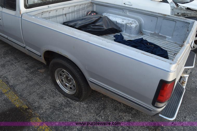 image for item K8732 1984 Nissan Pickup