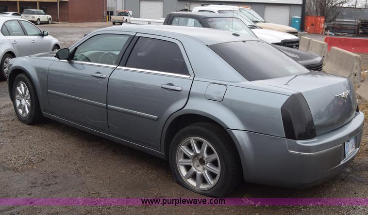 image for item L1197 2007 Chrysler 300 Touring