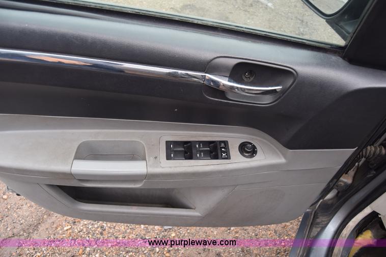 image for item L1197 2007 Chrysler 300 Touring