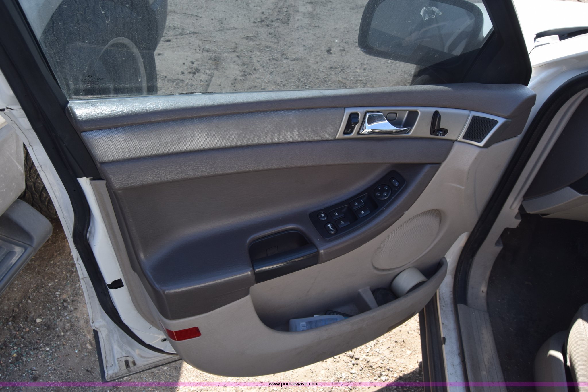 2006 Chrysler Pacifica in Wichita, KS Item K4387 sold Purple Wave