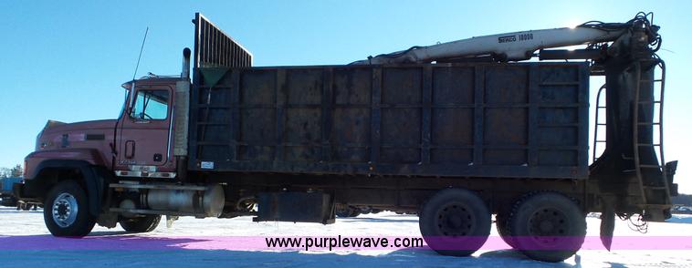 image for item K4506 1999 Mack CL713 grapple truck