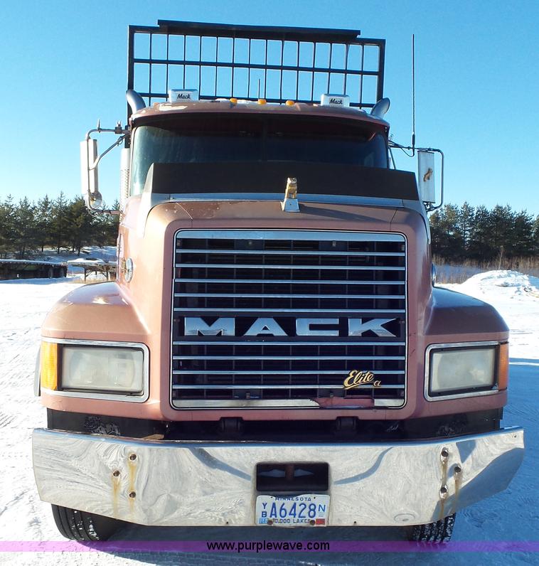 image for item K4506 1999 Mack CL713 grapple truck