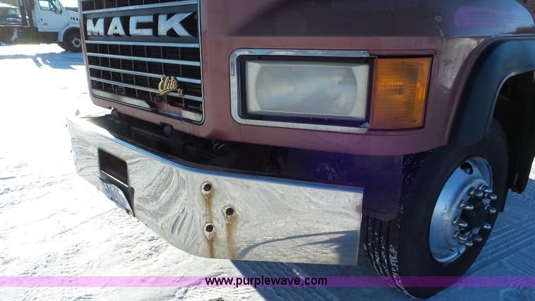image for item K4506 1999 Mack CL713 grapple truck