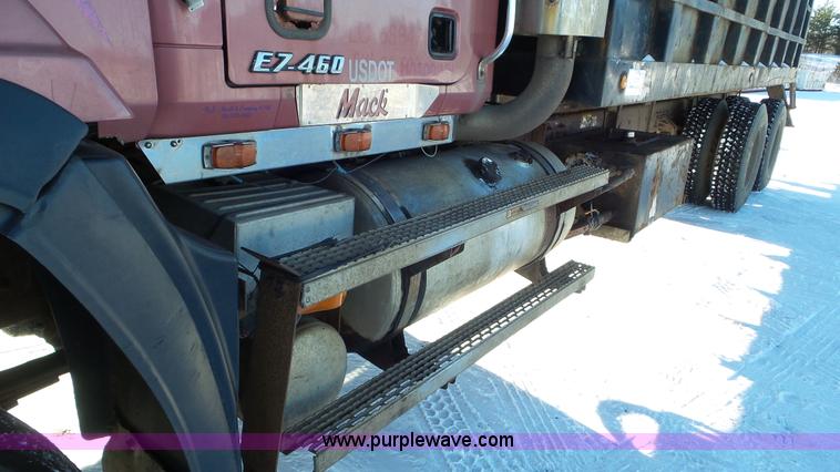 image for item K4506 1999 Mack CL713 grapple truck