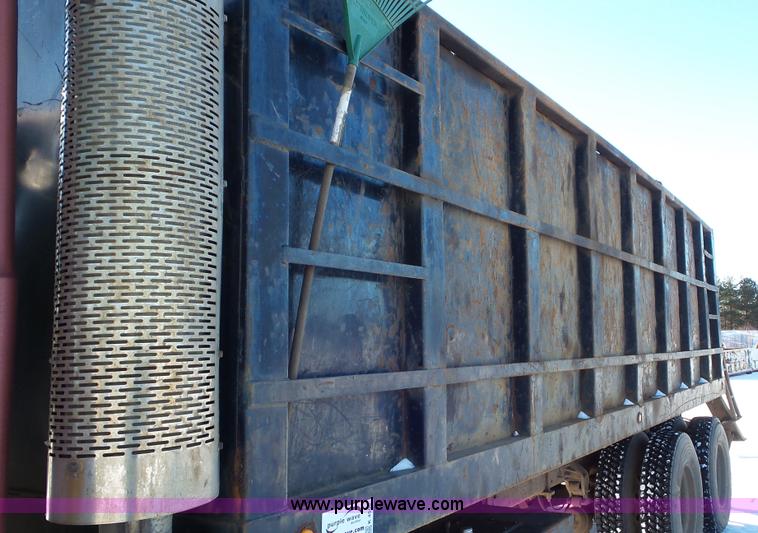 image for item K4506 1999 Mack CL713 grapple truck