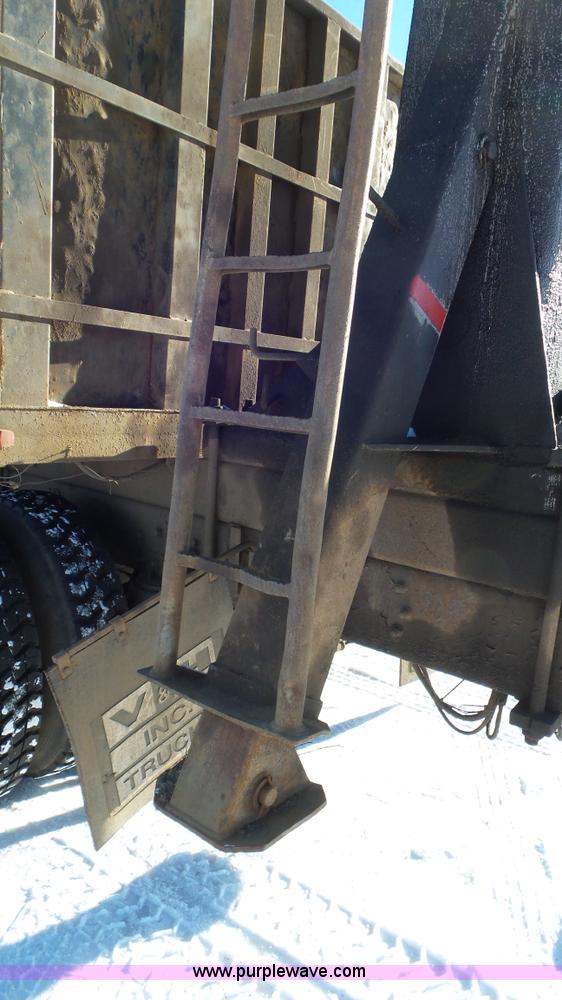 image for item K4506 1999 Mack CL713 grapple truck