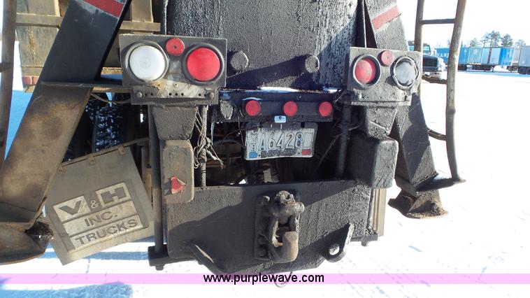 image for item K4506 1999 Mack CL713 grapple truck