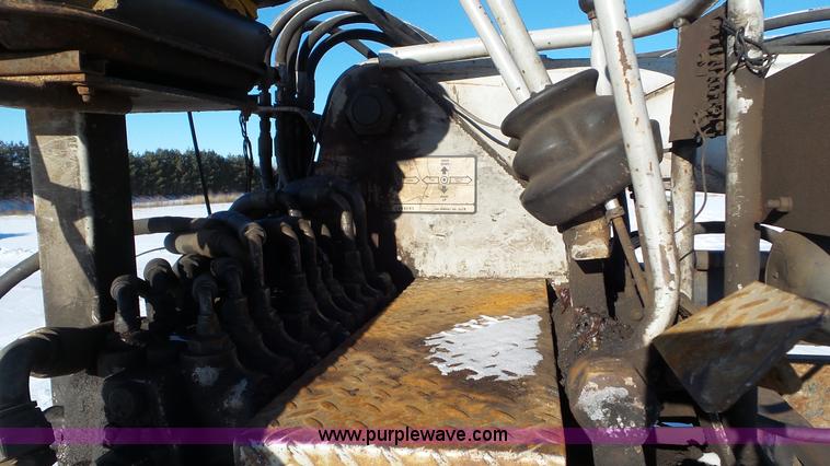 image for item K4506 1999 Mack CL713 grapple truck