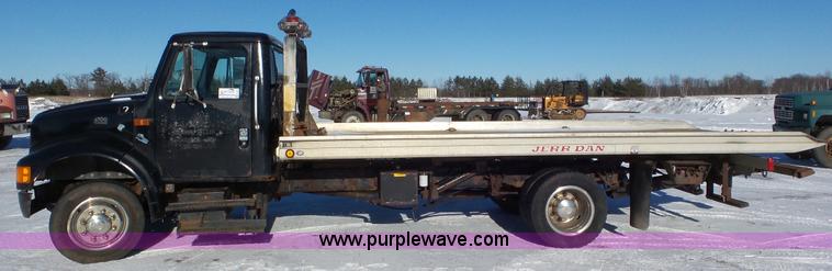image for item K4507 1997 International 4700 rollback truck