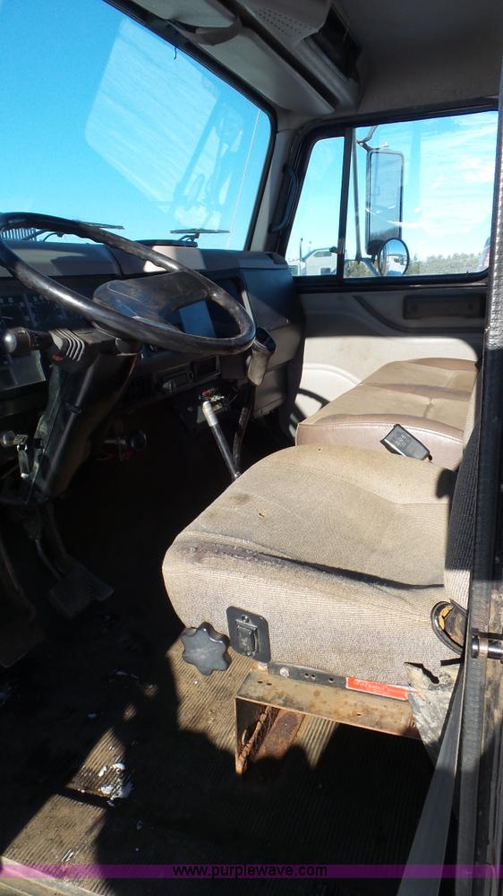 image for item K4507 1997 International 4700 rollback truck