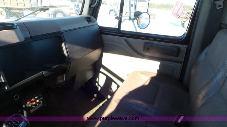 image for item K4507 1997 International 4700 rollback truck