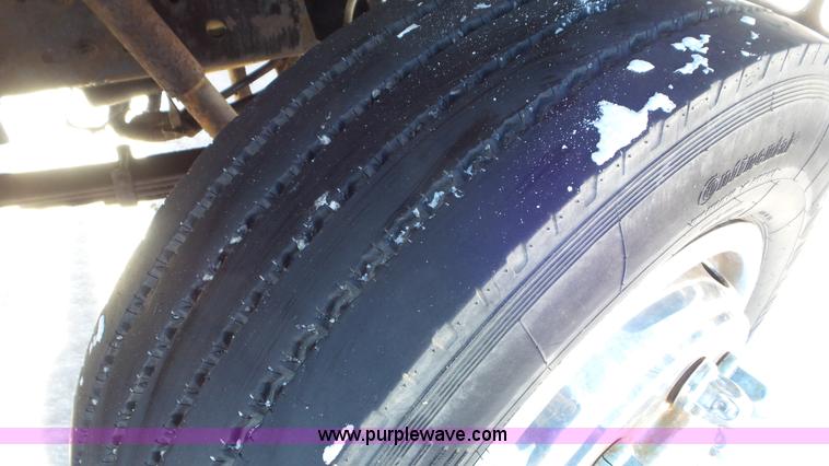 image for item K4507 1997 International 4700 rollback truck