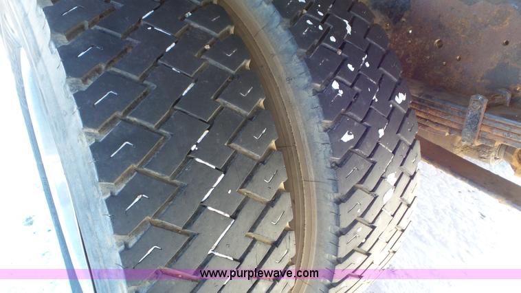 image for item K4507 1997 International 4700 rollback truck