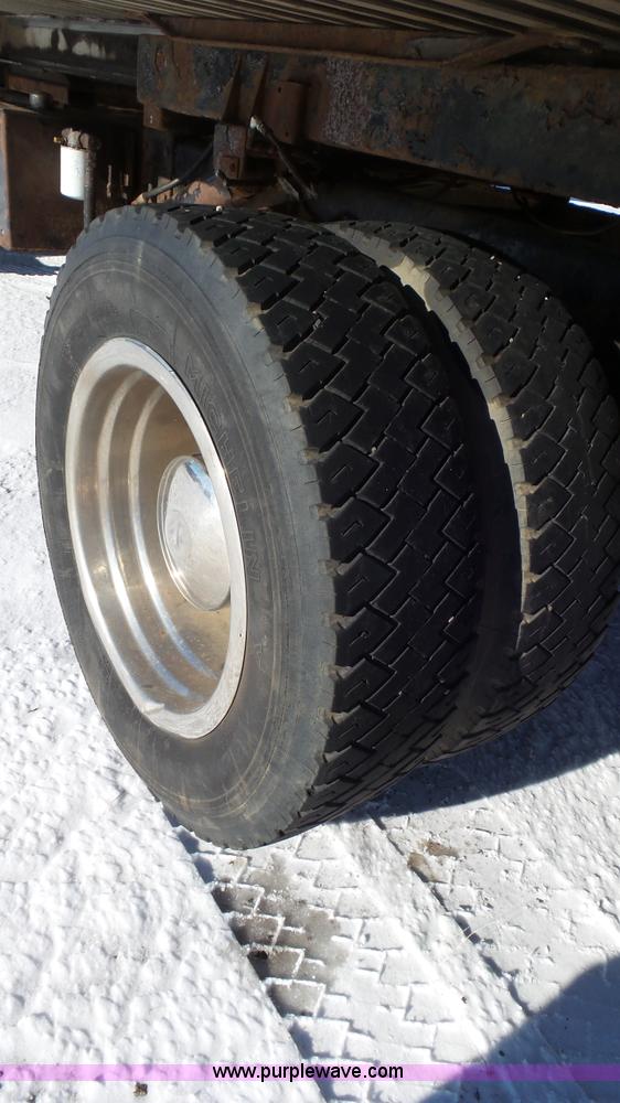 image for item K4507 1997 International 4700 rollback truck