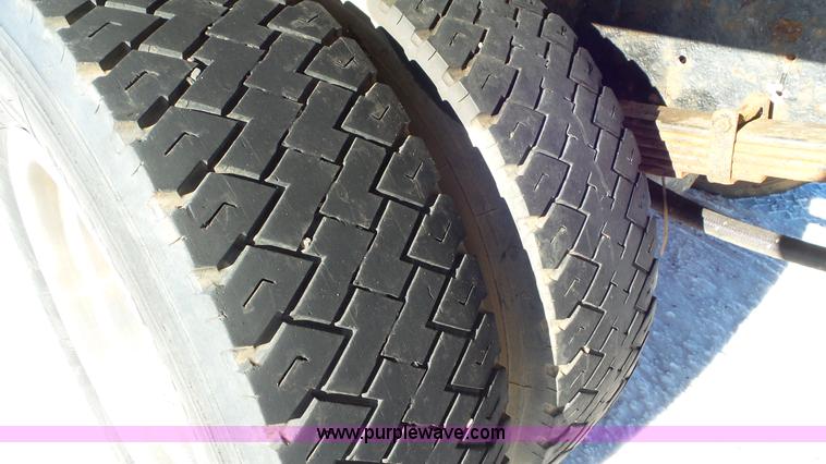 image for item K4507 1997 International 4700 rollback truck