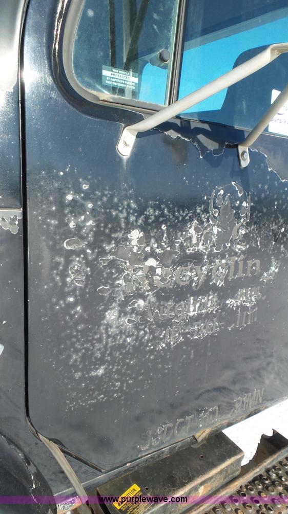 image for item K4507 1997 International 4700 rollback truck